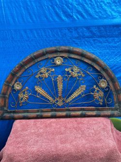 Decorative tin wall hanger