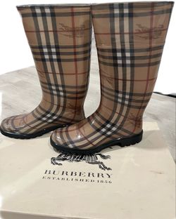Vintage Burberry Rain Boots: Like New With Box (size 36)