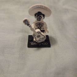 Disney 100 Ernesto de la Cruz Minifigure