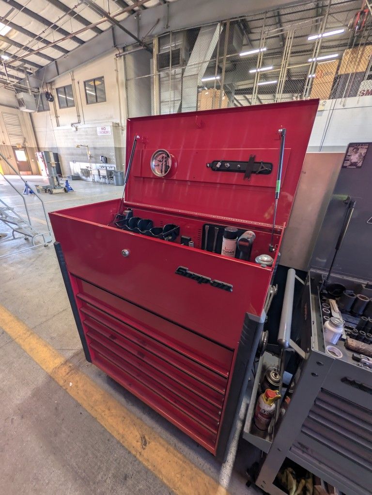 Snap-on Deep Tool Box With Charging Station And Tool Rack For Sale 