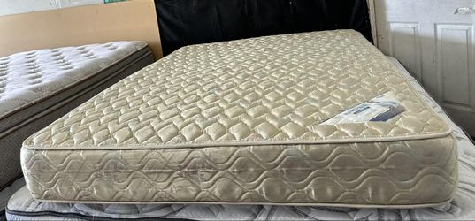 Queen Size Mattress (Colchón Queen Size)