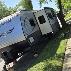 Se Reparan Trailas Techos Piso Carpetat Sercas Pintura