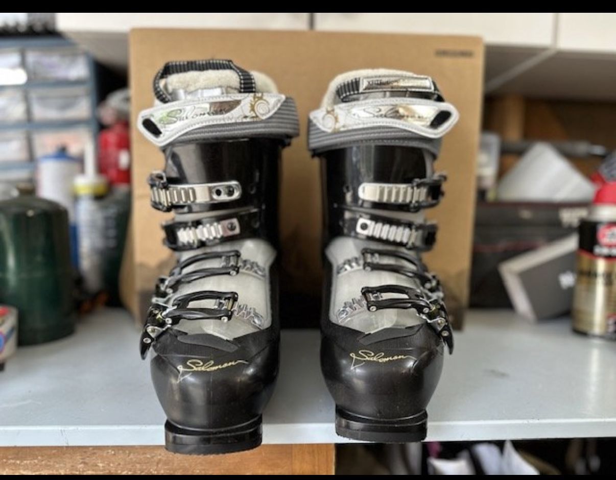 Salomon Divine 6 Womens Ski Boots - Sz 24.5