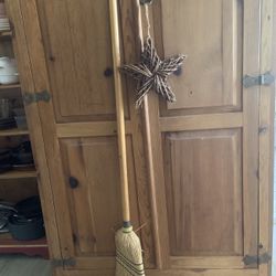 Traditional Corn . Fiber . Wooden Handle