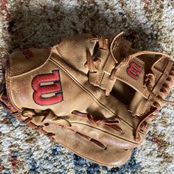 Wilson A2000 11.75 Right Hand Thrower Infield Glove