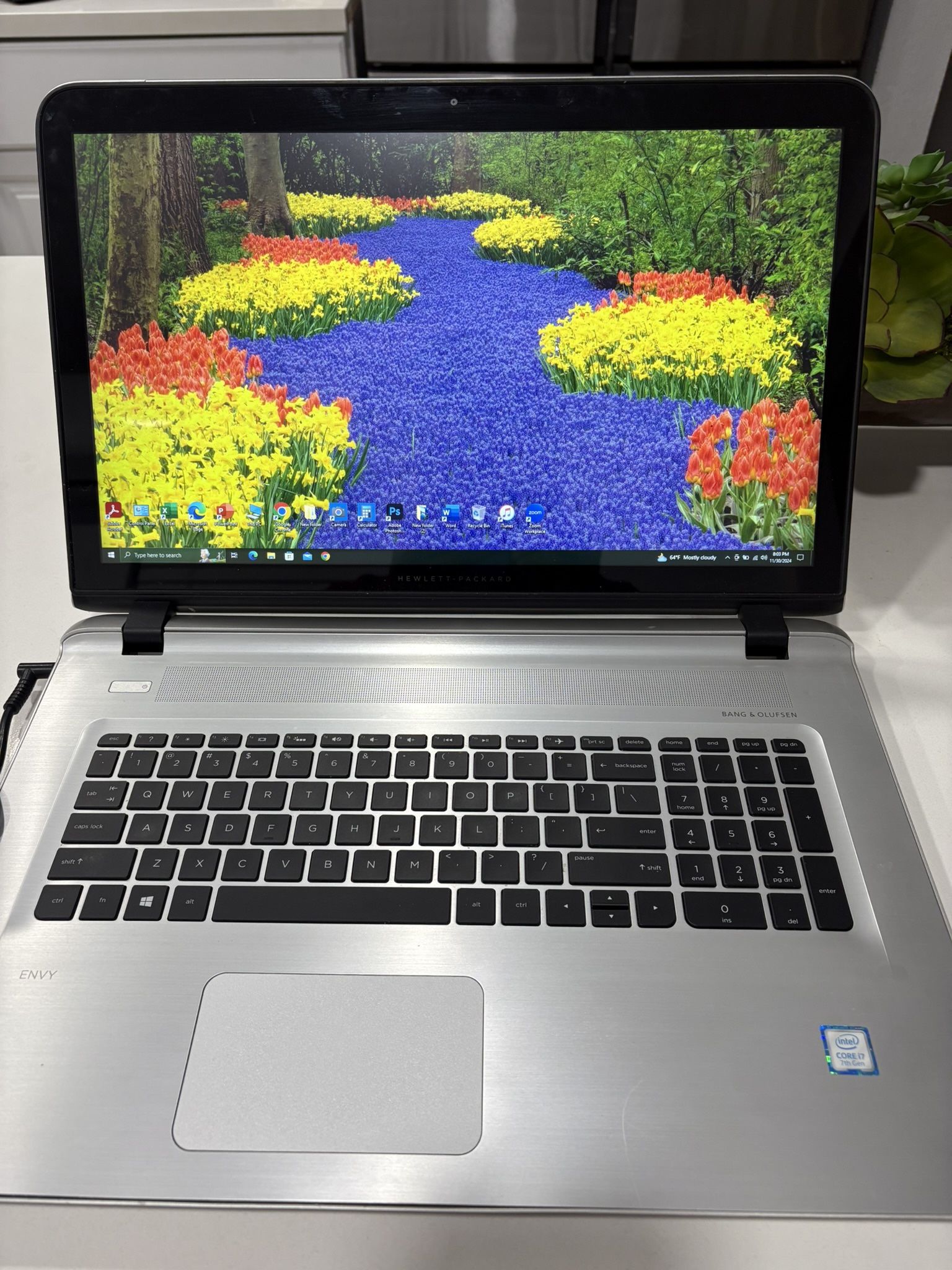 i7…i7…i7…. HP ENVY NOTEBOOK 📔 LAPTOP ….64 bit , Intel ( R ) ..core ( TM ) …FULLY LOADED WINDOWS 10 PROFESSIONAL….and ( photoshop 2021 version ),,ph