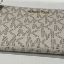 Michael Kors signature jet set medium wristlet