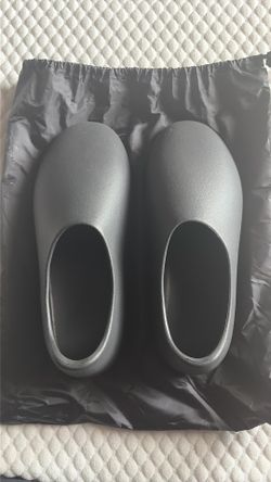 Yeezy SL-01