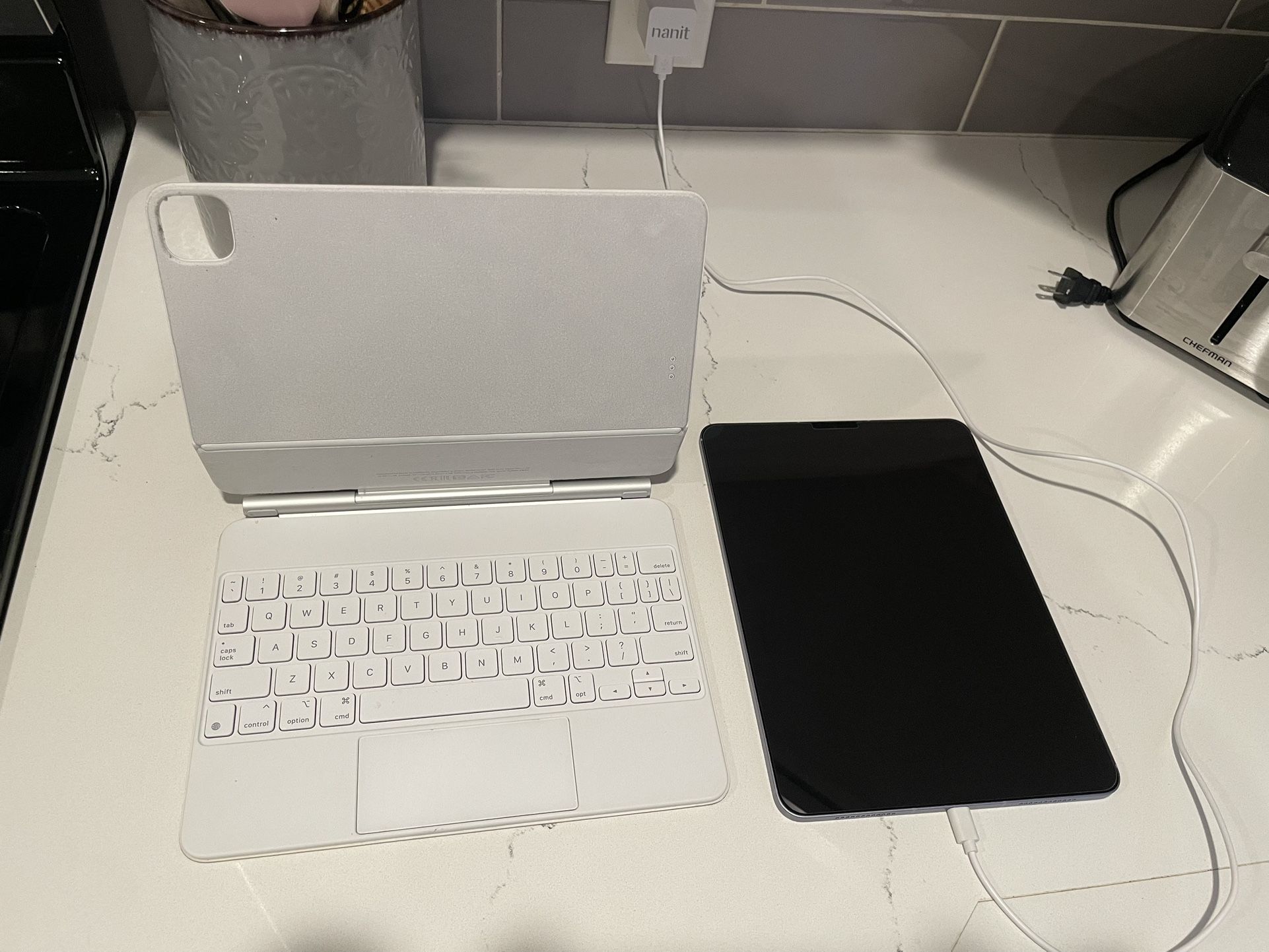 IPad Air 64gb WiFi+cellular w/ Apple Magic Keyboard