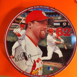 Mark McGwire "Home Run Hero" collector plate by the Bradford Exchange, commemorating his 62nd home run