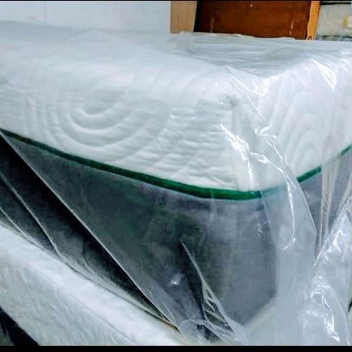 New King Memory Foam With Cooling Technology
