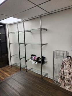 4 shelf glass wall display
