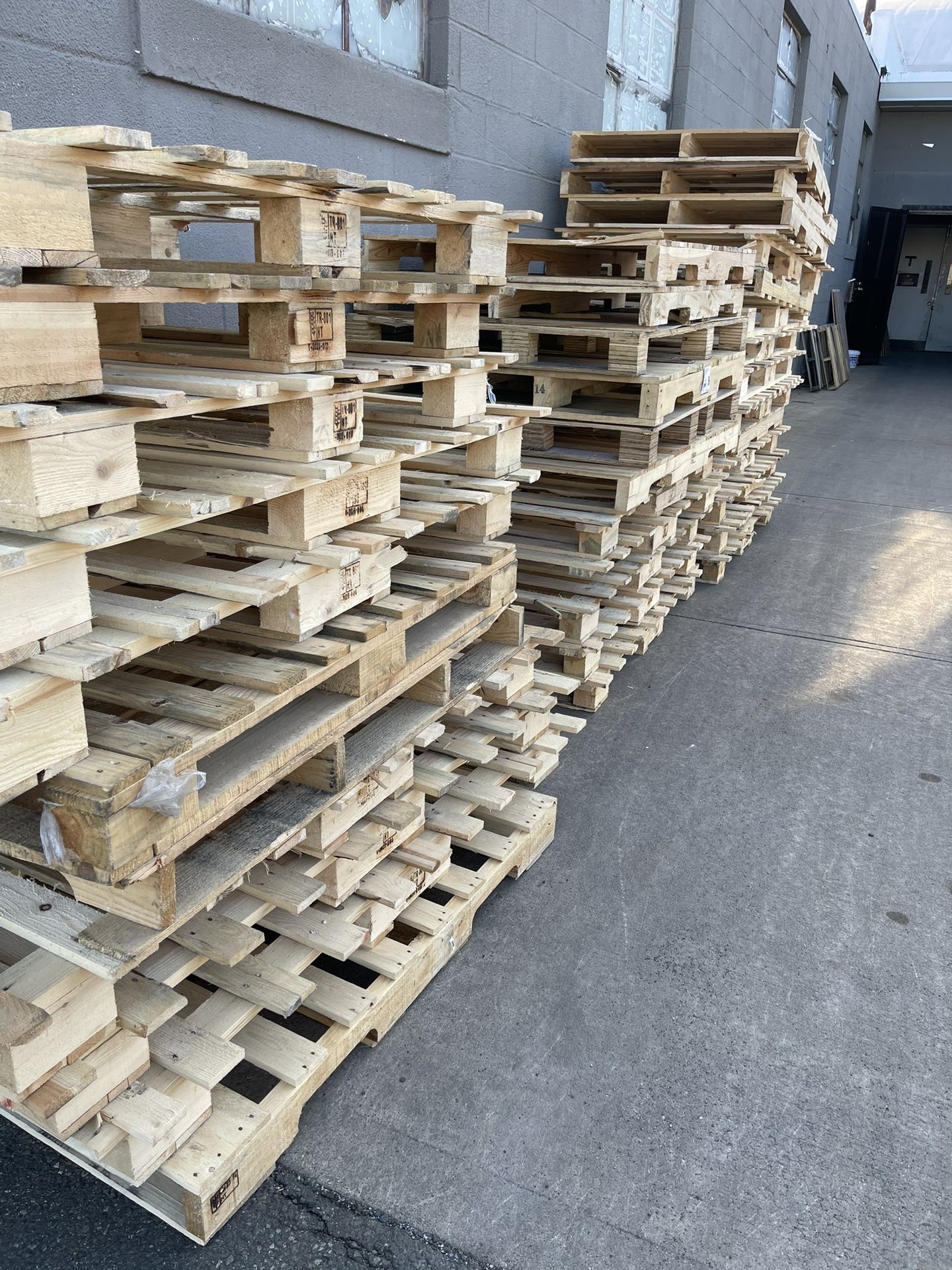 Free Pallets . Saddle Brook,Nj 07663