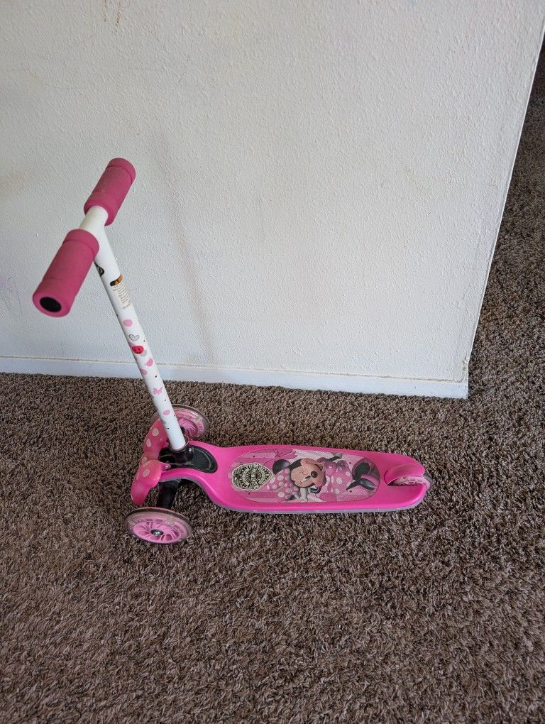Disney Minnie 3-Wheel Lights and Sounds Tilt N' Turn Scooter for Kids Ages 3+