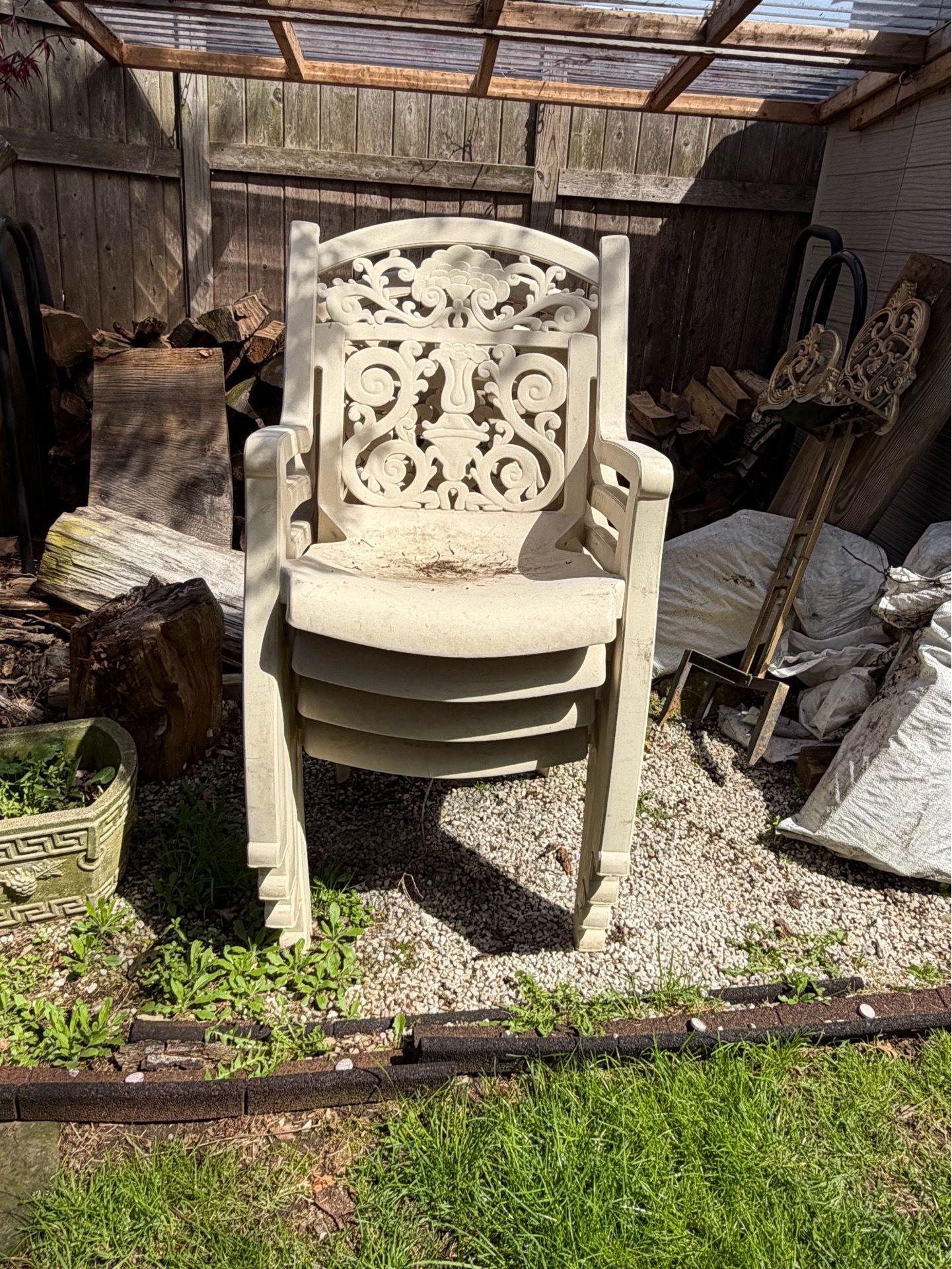 Set of 4 high quality resin chairs