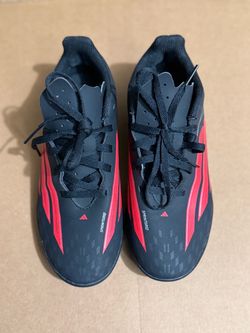 ⚽ Adidas F50 Soccer turf shoes – Kids Size 4 – $30