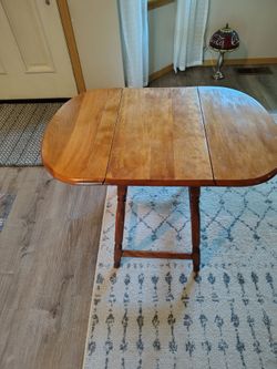 Beautiful Vintage Solid Wood Drop Leaf Side Table with Turned Spool Style Legs