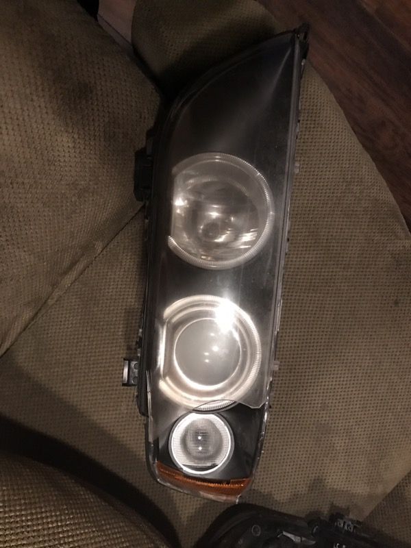 OEM passenger 530i e39 BMW headlight