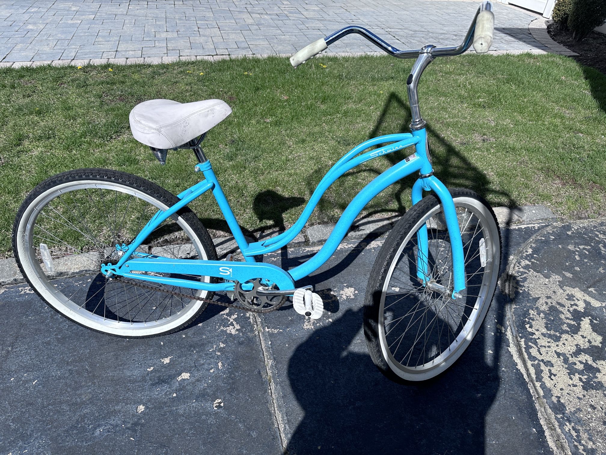 schwinn s1 cruiser bike 26” wheels bicycle in great condition 