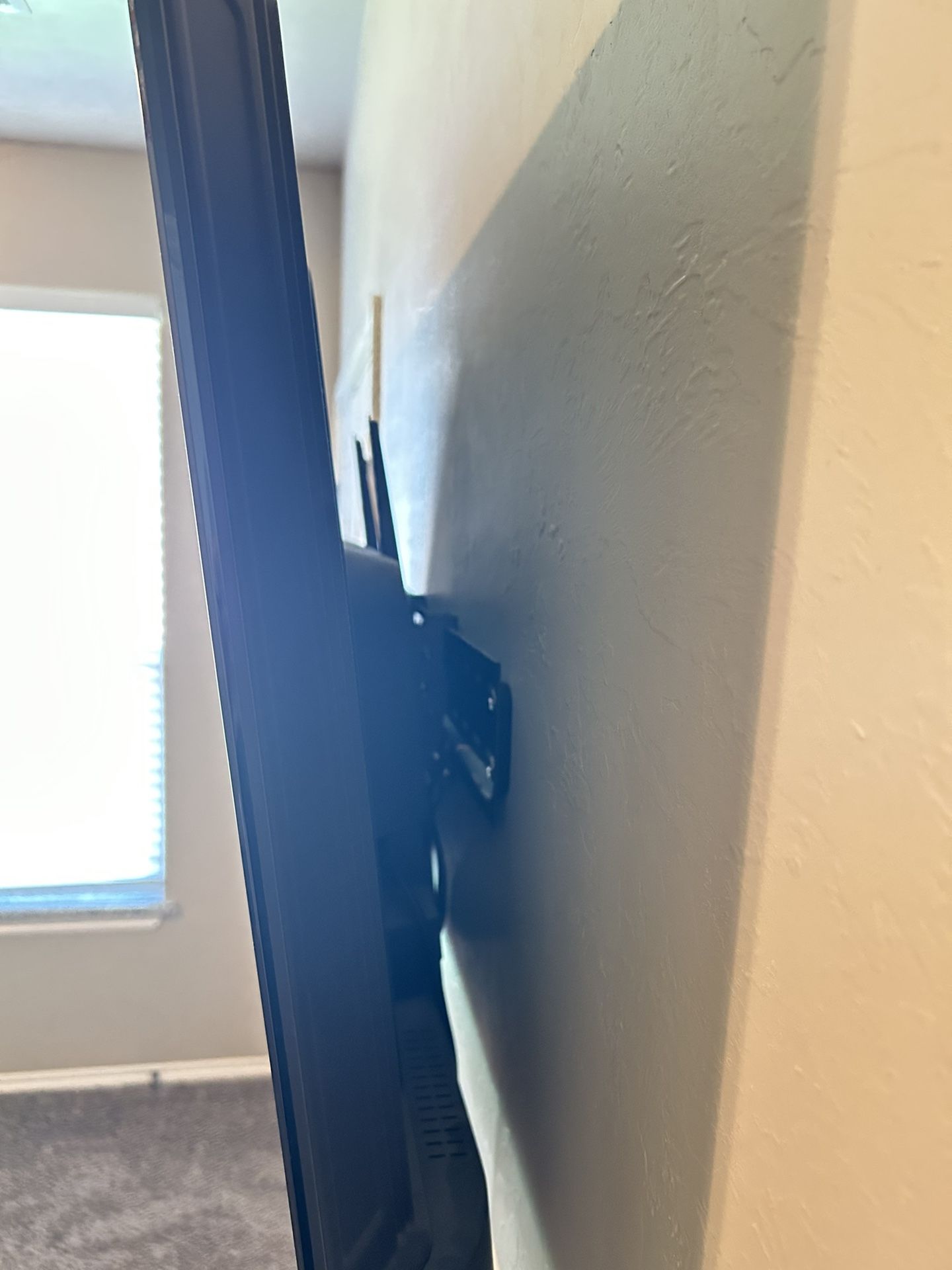 50 Inch Roku TV Wall Mount Included for Sale in El Reno, OK OfferUp