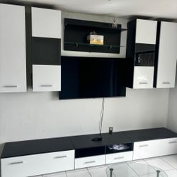 Wall Unit 