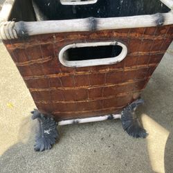 Decorative plant holder 