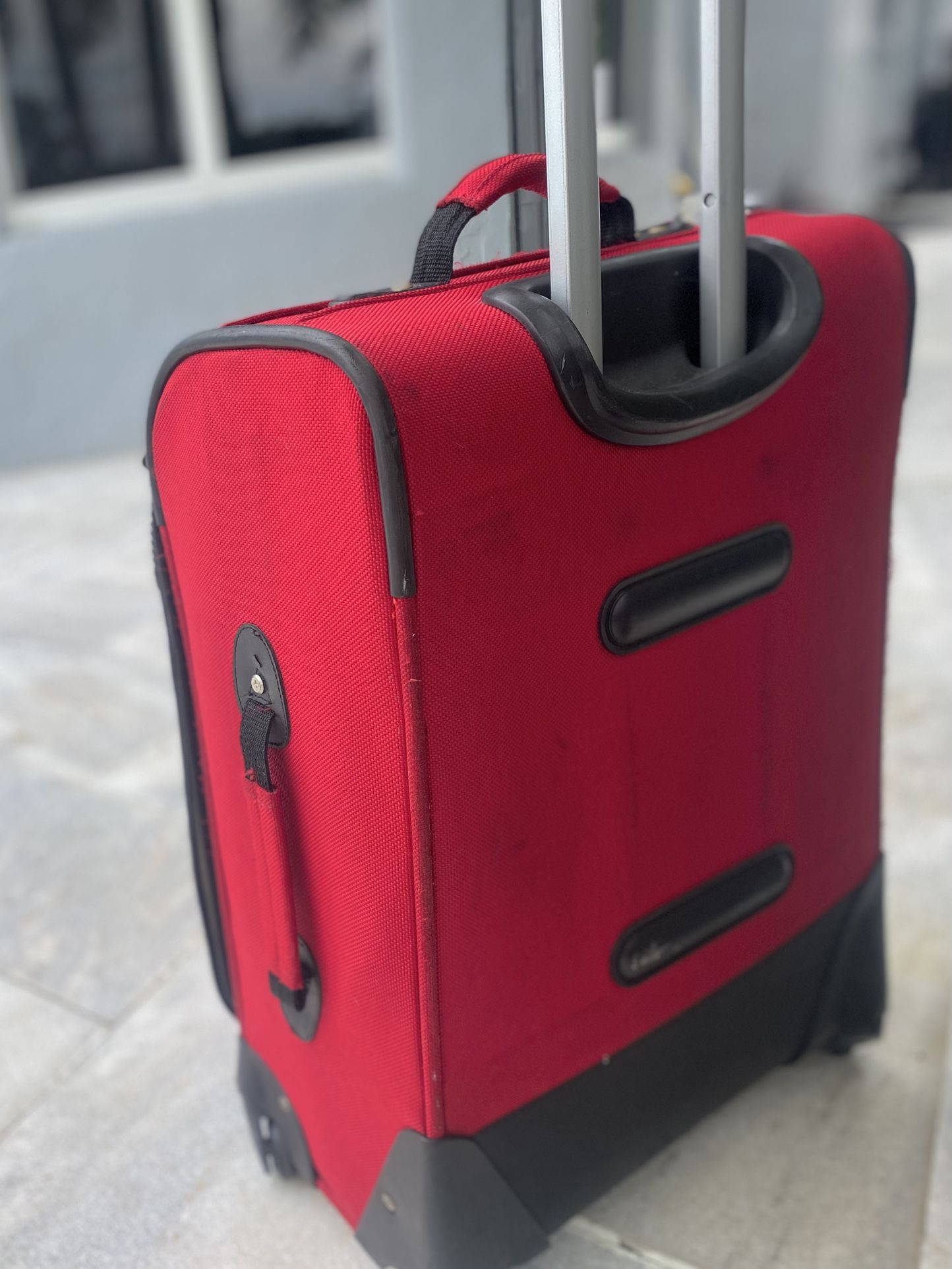 Red SPINNER ROTATING WHERLS SUITCASE, American Tourister LUGGAGE, Expandable Zippered Pockets, Exc Condition REDUCED! Check Bag or Carry-On