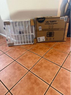 Expandable gate pet door