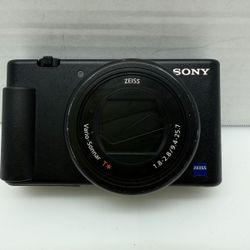 SONY ZV-1 20.1MP 4K DIGITAL VLOG CAMERA ZEISS 24-70MM F1.8-2.8 (CMP130564)