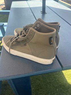 Men’s DC shoes 11.5