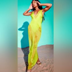 ❤️ This baby is a late night date stunner!🥰