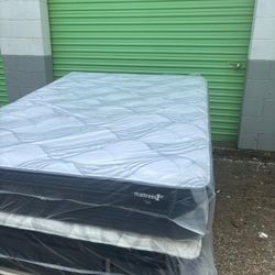 Queen Size Mattress Serta 