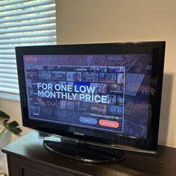 32” Flatscreen Samsung TV with Remote