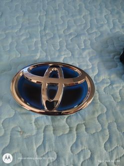 Prius emblem