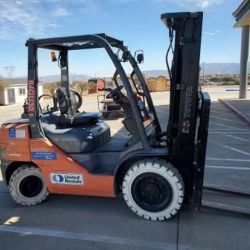 2016 Toyota 6,000 lbs Warehouse Forklift