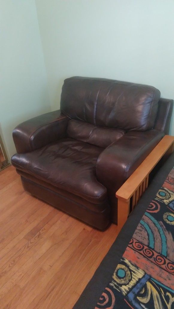 Great Leather Chair Almost New 