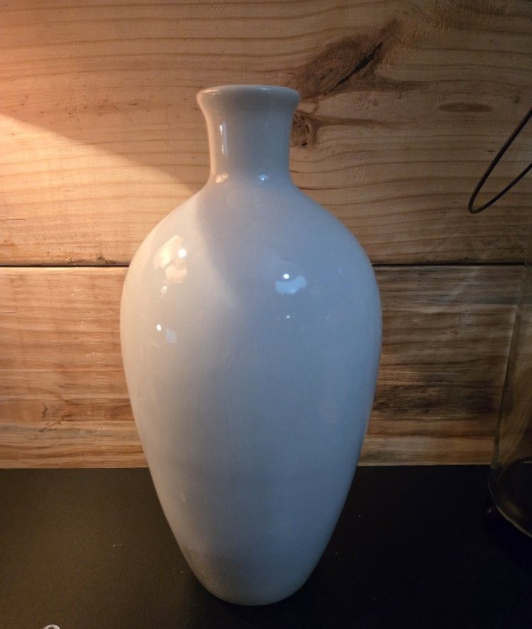 Elegant White 11 inch Vase