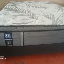 Sealy super pillow queen size top 2 pices  mattress combo