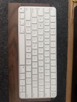 Apple Magic Keyboard with Touch ID (A2449, Lightning) – White/Silver