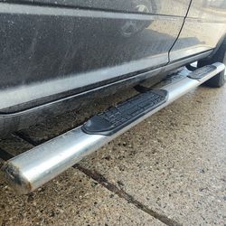 2017 Dodge Ram . Side Steps