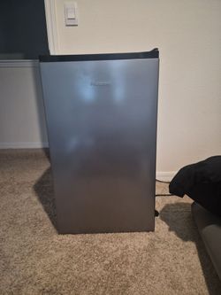 Hisense mini fridge