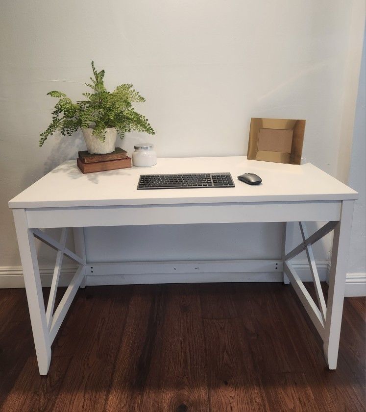 White Table Desk Island