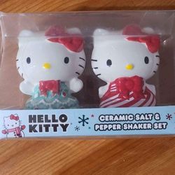 Hello Kitty Christmas Shakers