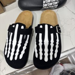 Skeleton Slides Size 8 Mens 