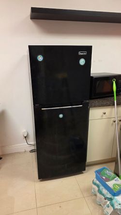 Magic Chef Top-Freezer Refrigerator (HMDR1000BE) – $125 OBO | Fort Lauderdale, FL