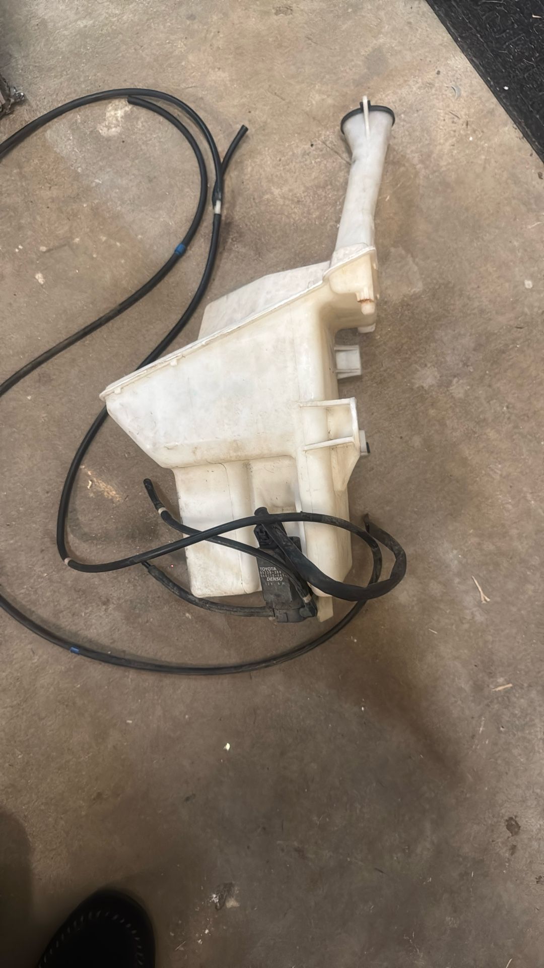 Wiper Washer Tank 1st Gen Scion Xb