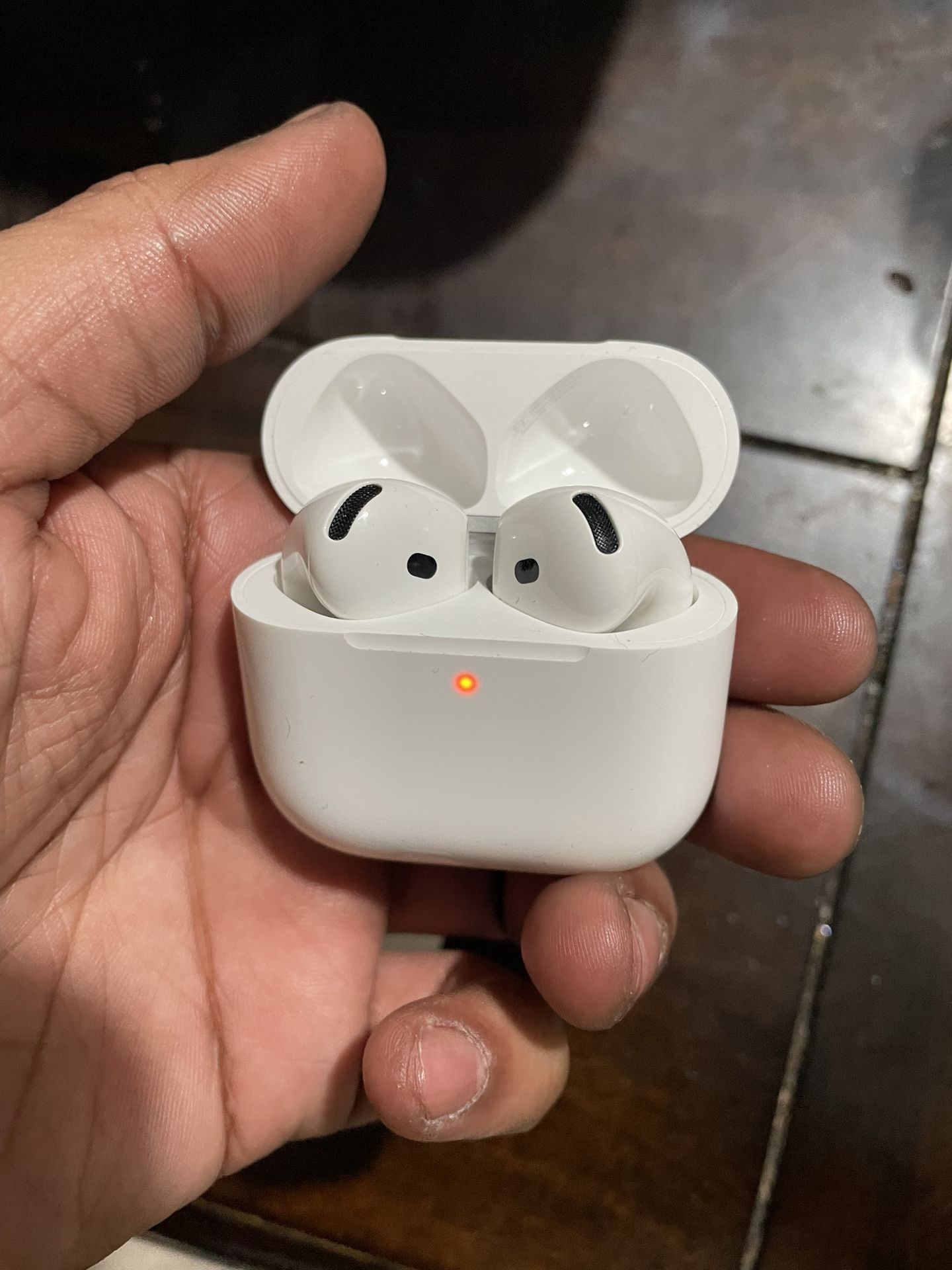AirPods 4