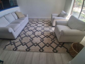 High-Quality Rug. Light Beige & Soft Grey