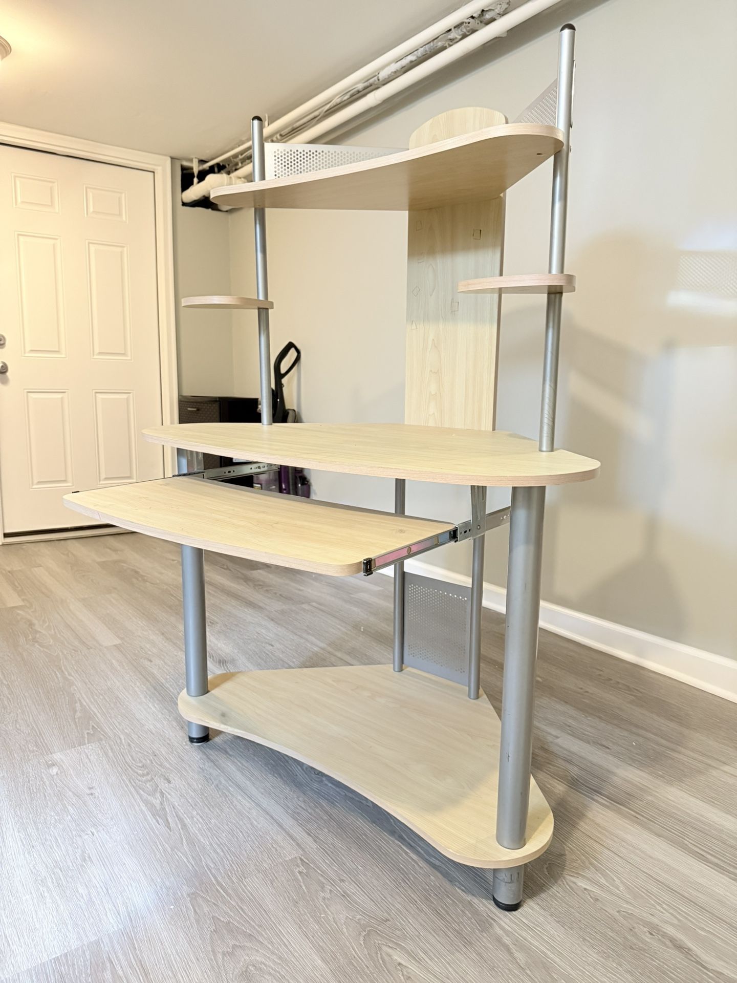 Corner Desk: Kids Study Room
