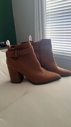 New Never worn 7 1/2 women’s Tan Booties